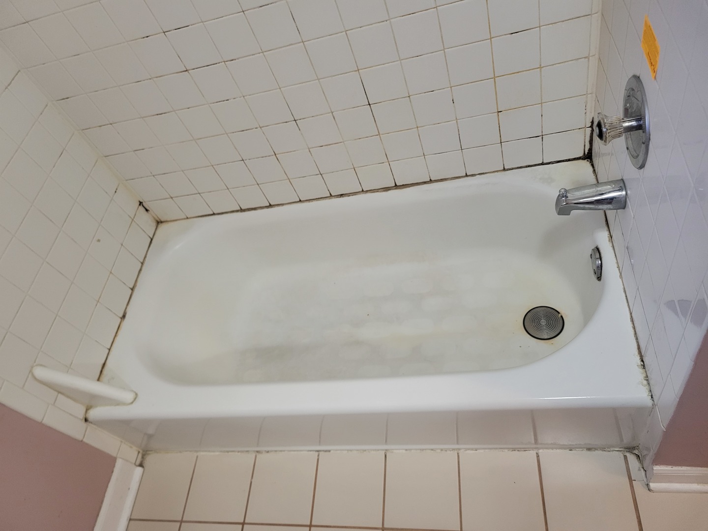 8918 Parkside Avenue Morton Grove, IL 60053 - Photo 25 of 36 a bathroom with a bathtub