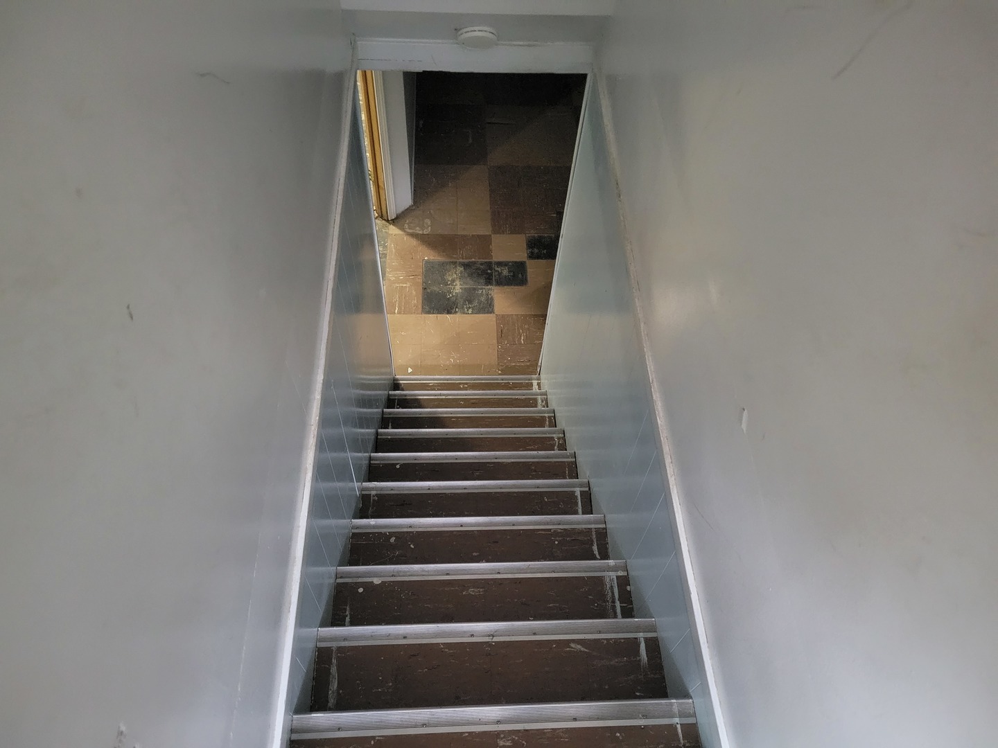 8918 Parkside Avenue Morton Grove, IL 60053 - Photo 27 of 36 a view of entryway