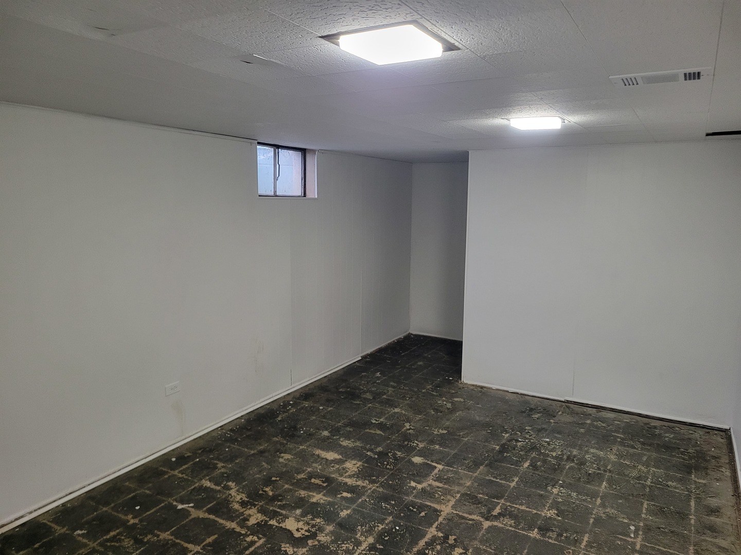 8918 Parkside Avenue Morton Grove, IL 60053 - Photo 29 of 36 a view of an empty room