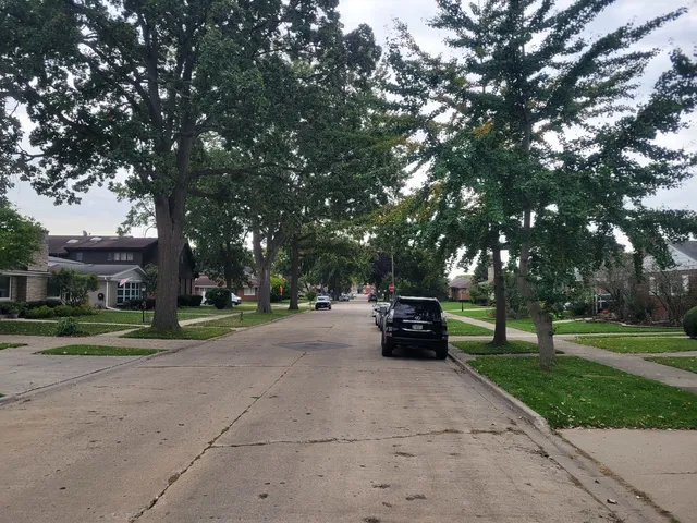 $204,000 | 8918 Parkside Avenue, Morton Grove, IL 60053