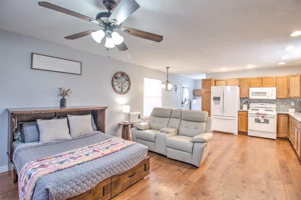 374 Hideaway Lane Valley View, TX 76272 - Photo 10 of 35