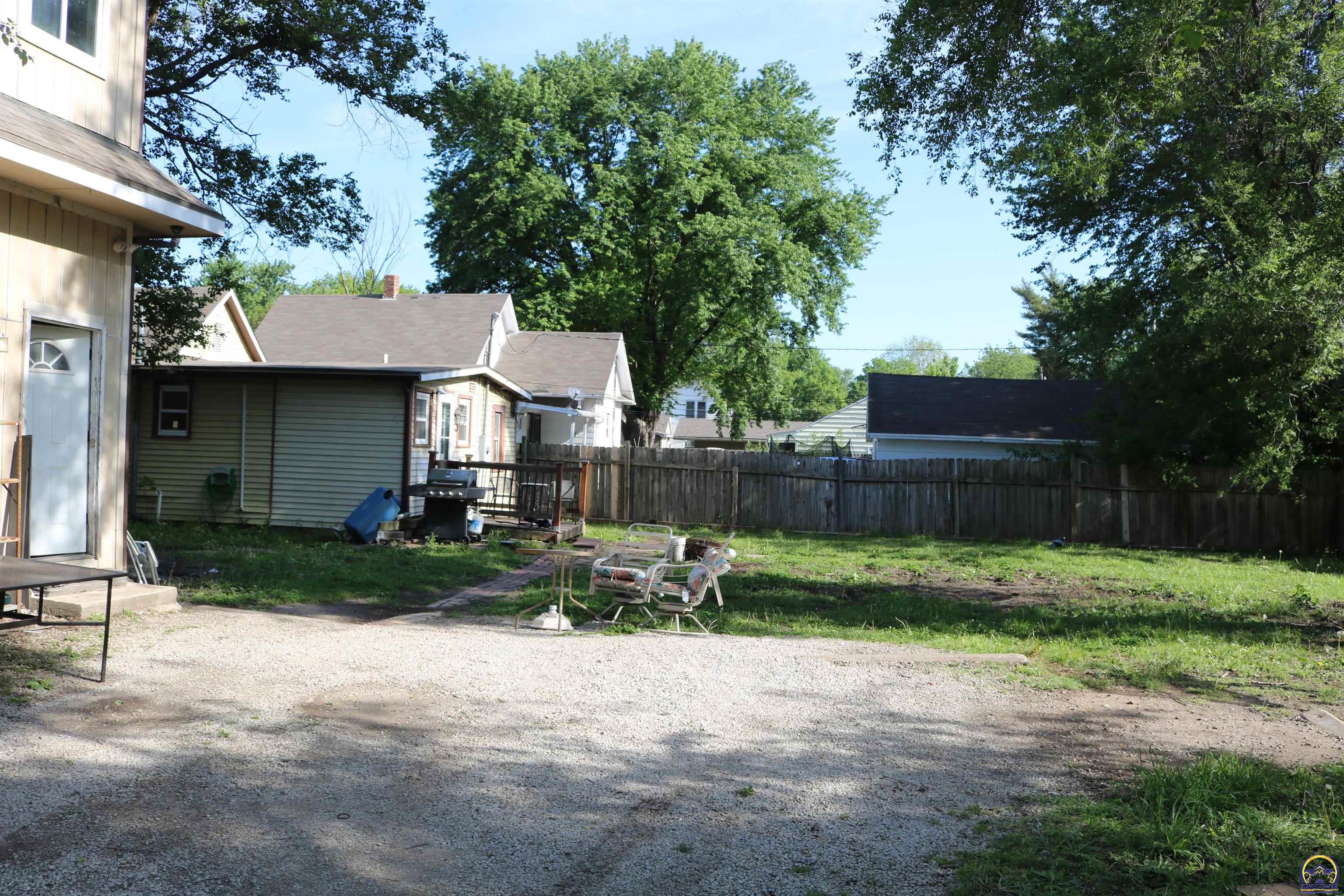 412 Northeast Chester Avenue Topeka, KS 66616 - Photo 11 of 41