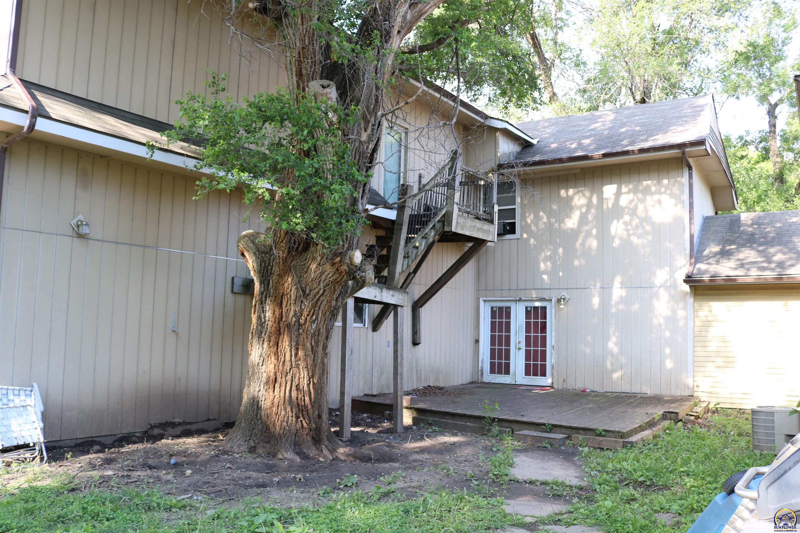 412 Northeast Chester Avenue Topeka, KS 66616 - Photo 12 of 41
