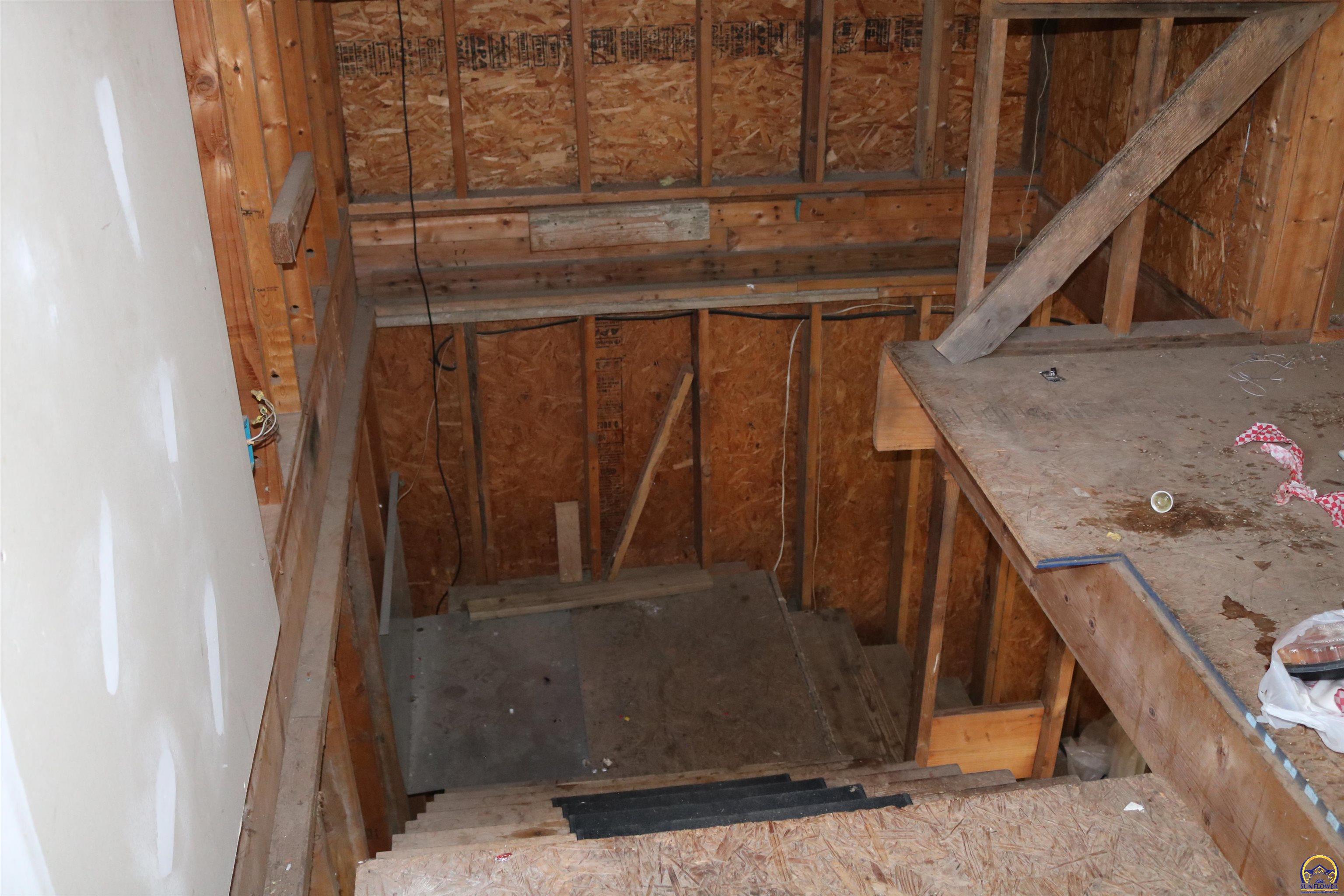 412 Northeast Chester Avenue Topeka, KS 66616 - Photo 16 of 41