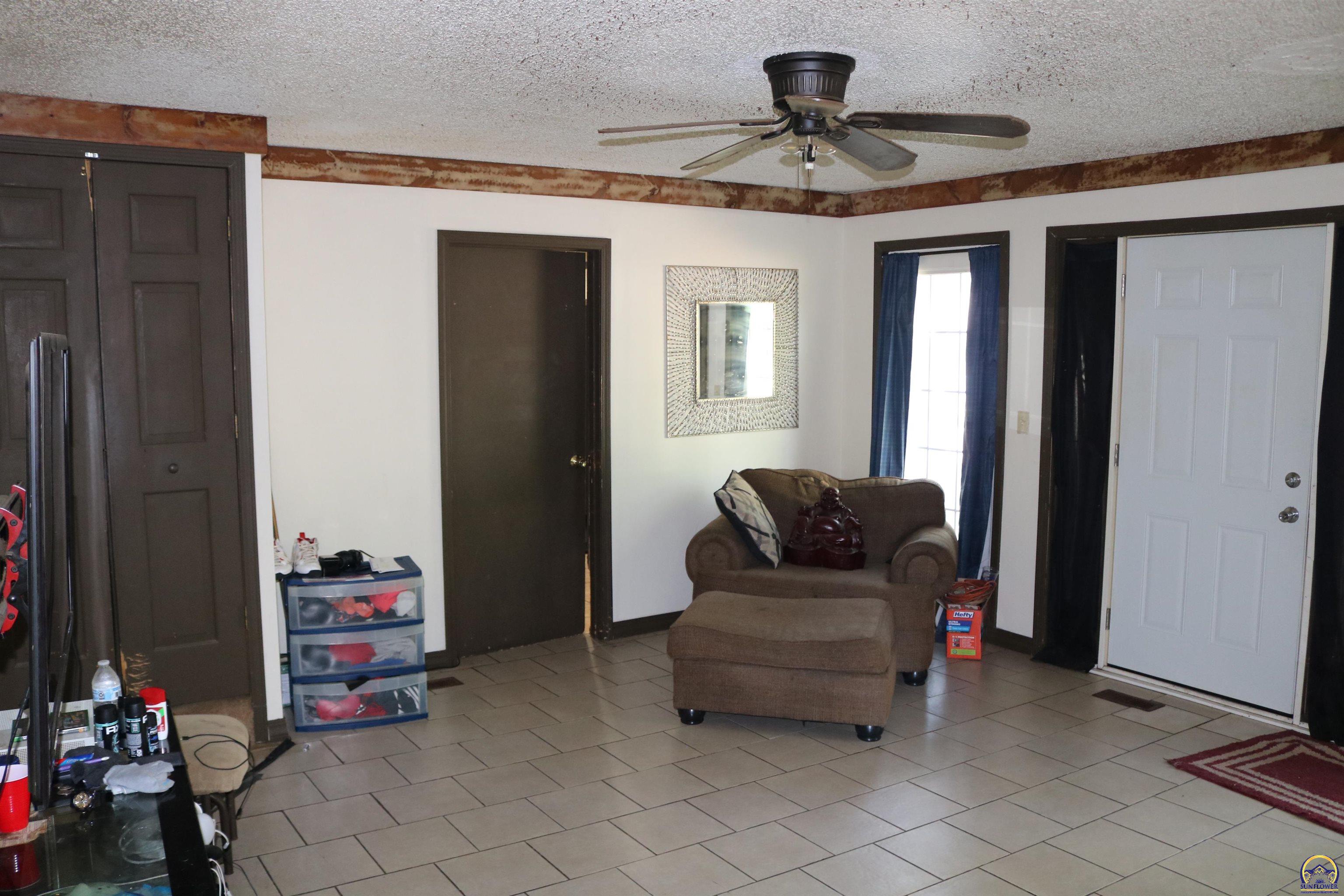412 Northeast Chester Avenue Topeka, KS 66616 - Photo 19 of 41
