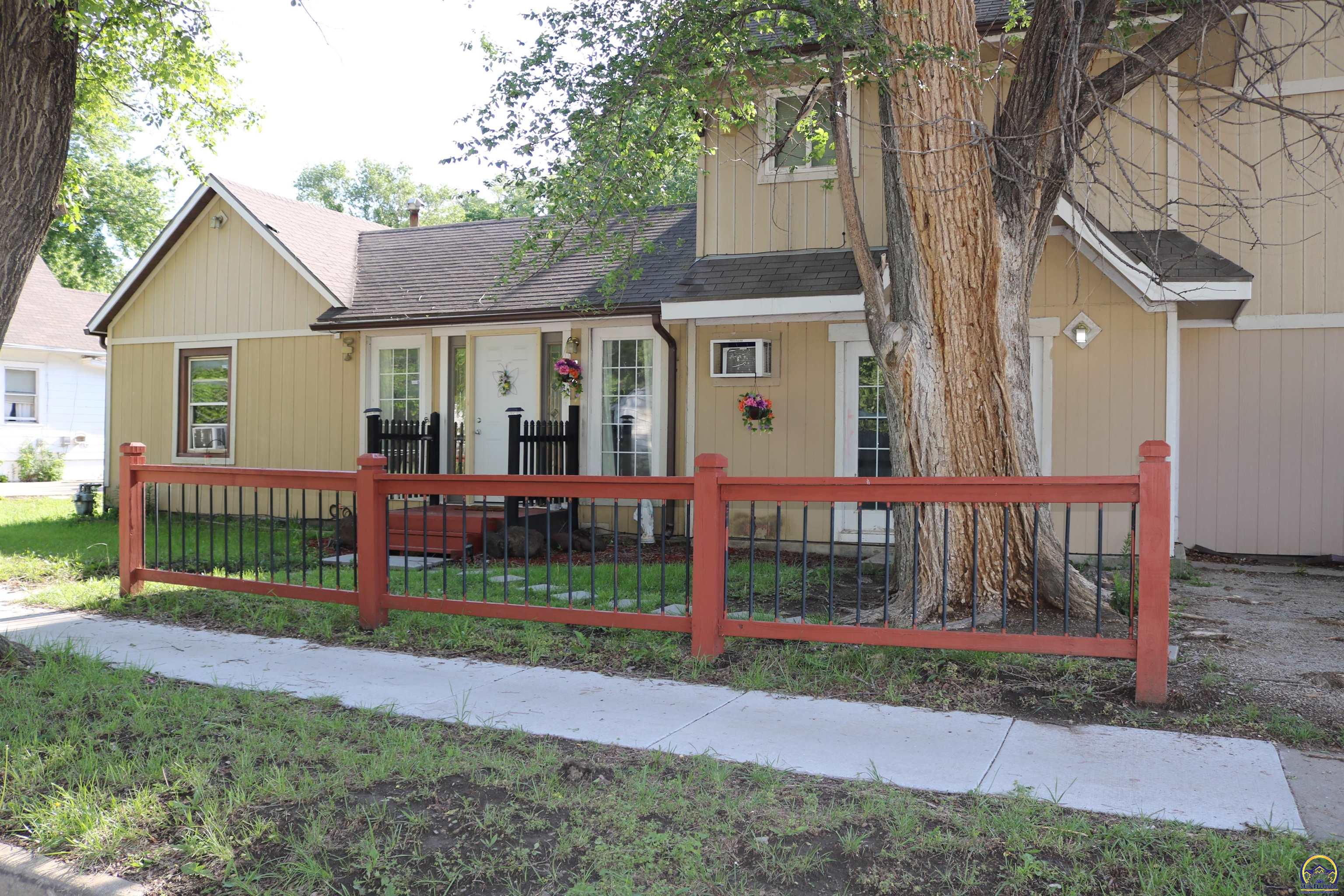 412 Northeast Chester Avenue Topeka, KS 66616 - Photo 2 of 41