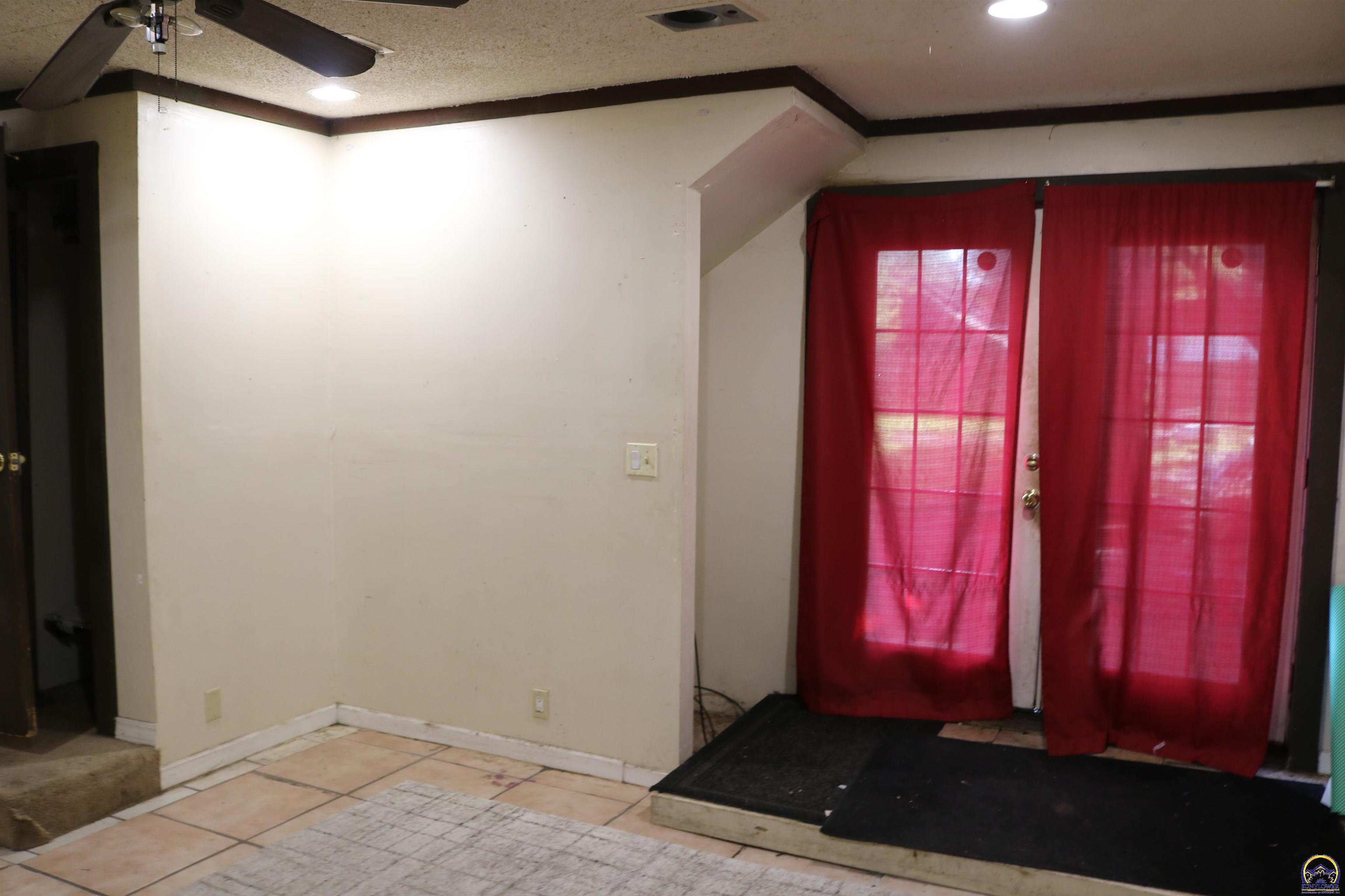 412 Northeast Chester Avenue Topeka, KS 66616 - Photo 21 of 41