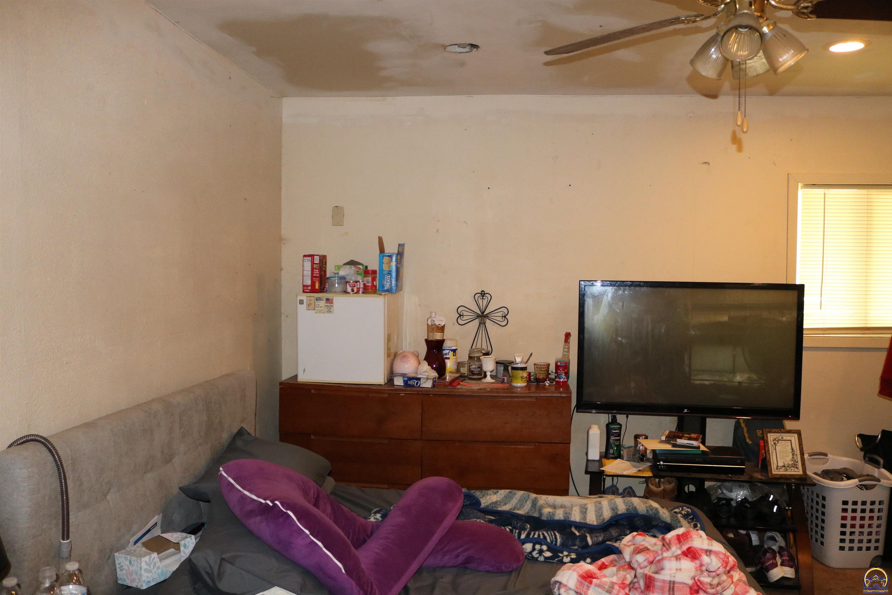 412 Northeast Chester Avenue Topeka, KS 66616 - Photo 23 of 41