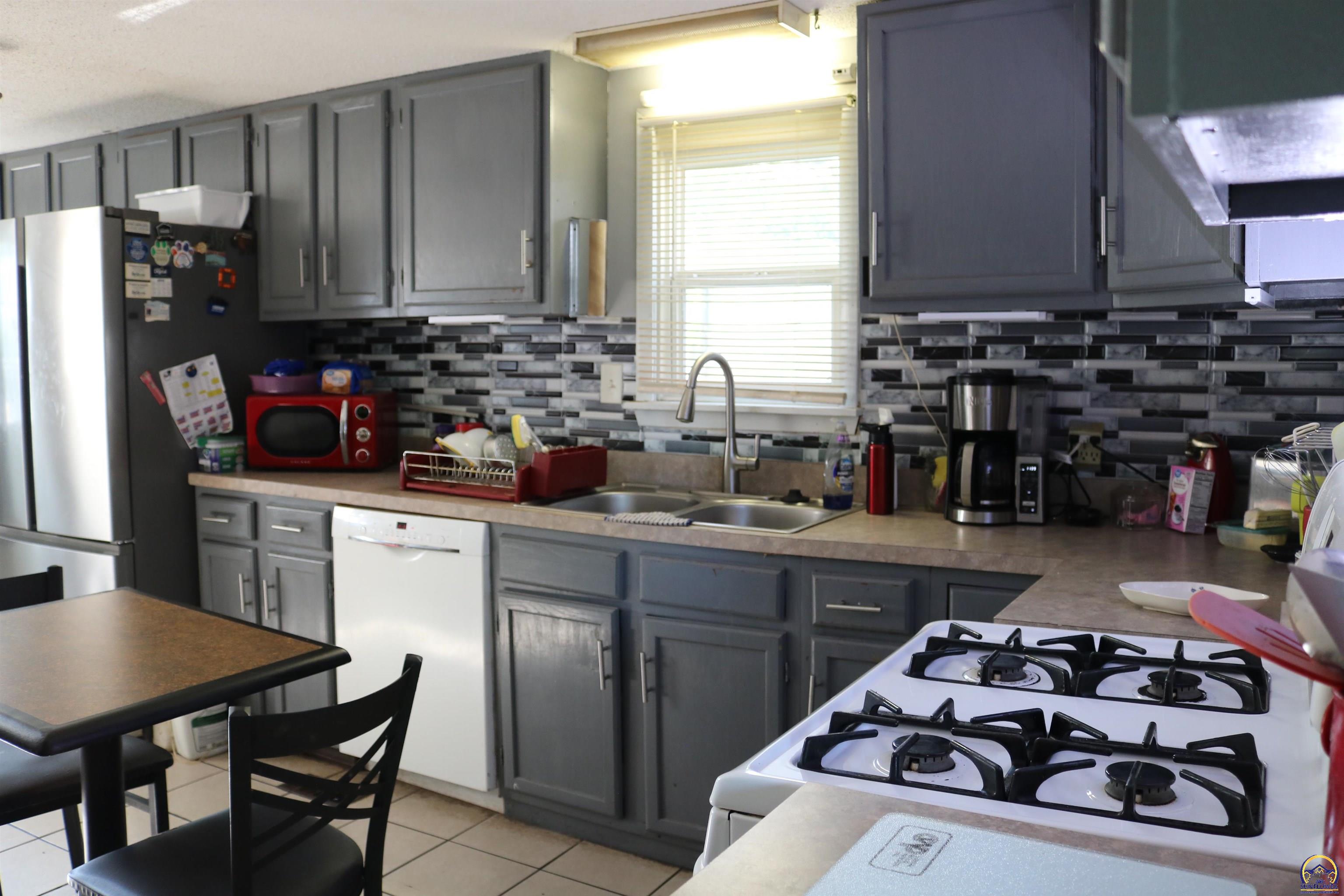412 Northeast Chester Avenue Topeka, KS 66616 - Photo 25 of 41