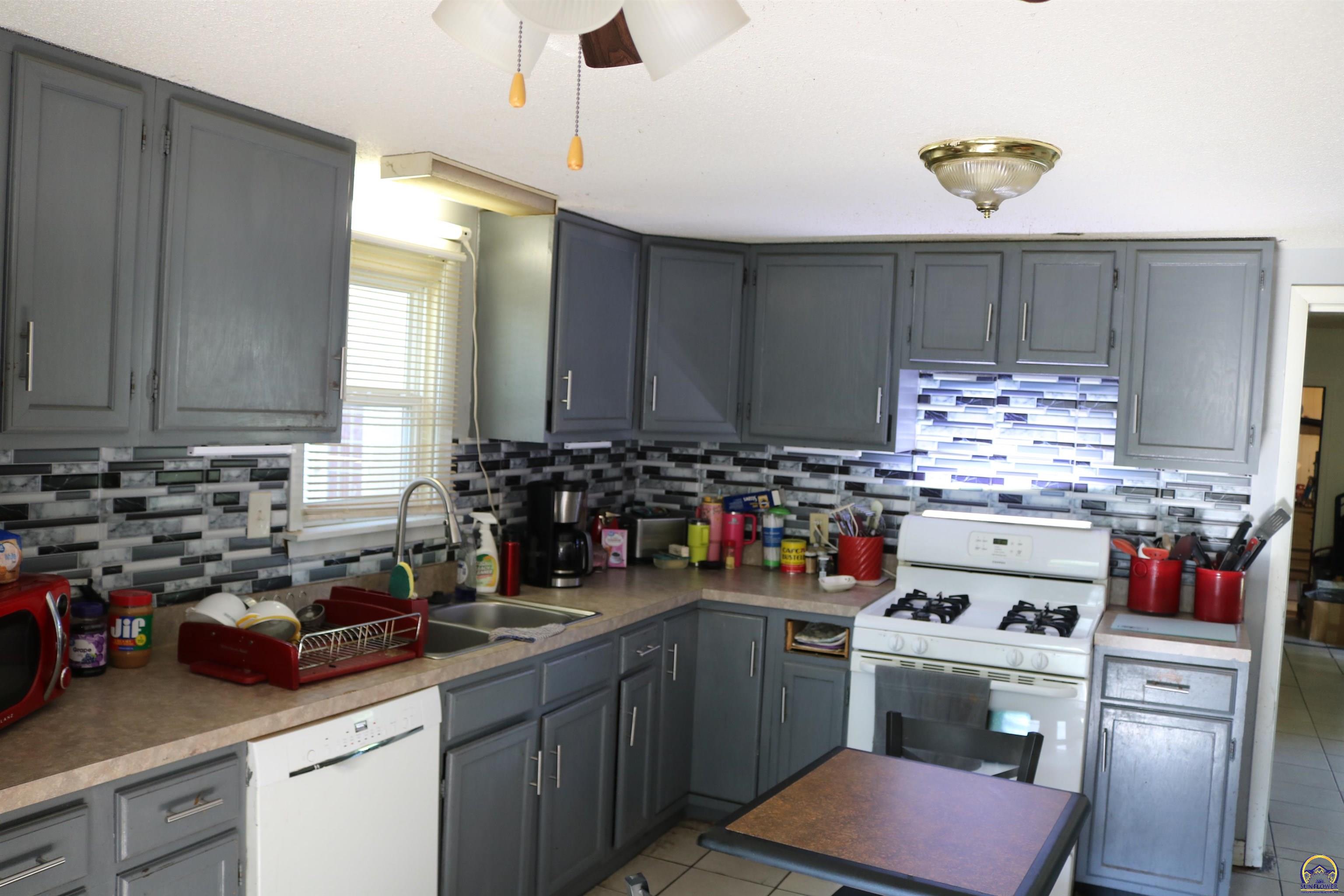 412 Northeast Chester Avenue Topeka, KS 66616 - Photo 26 of 41