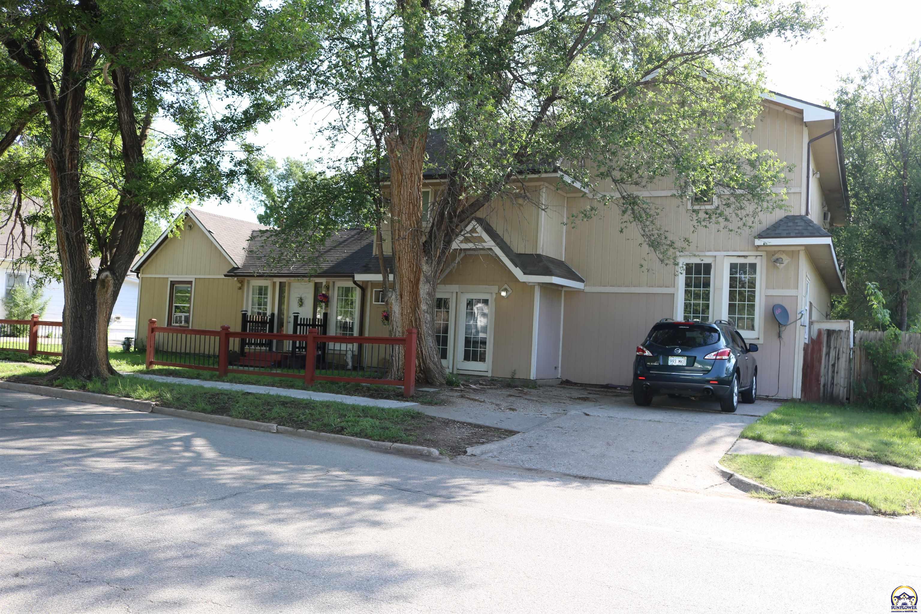 412 Northeast Chester Avenue Topeka, KS 66616 - Photo 3 of 41