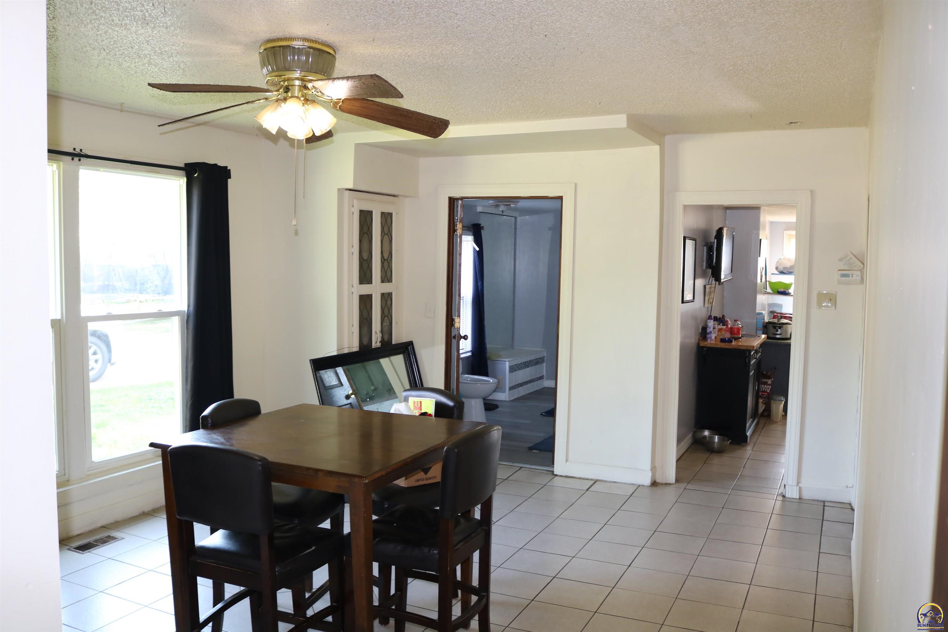 412 Northeast Chester Avenue Topeka, KS 66616 - Photo 31 of 41
