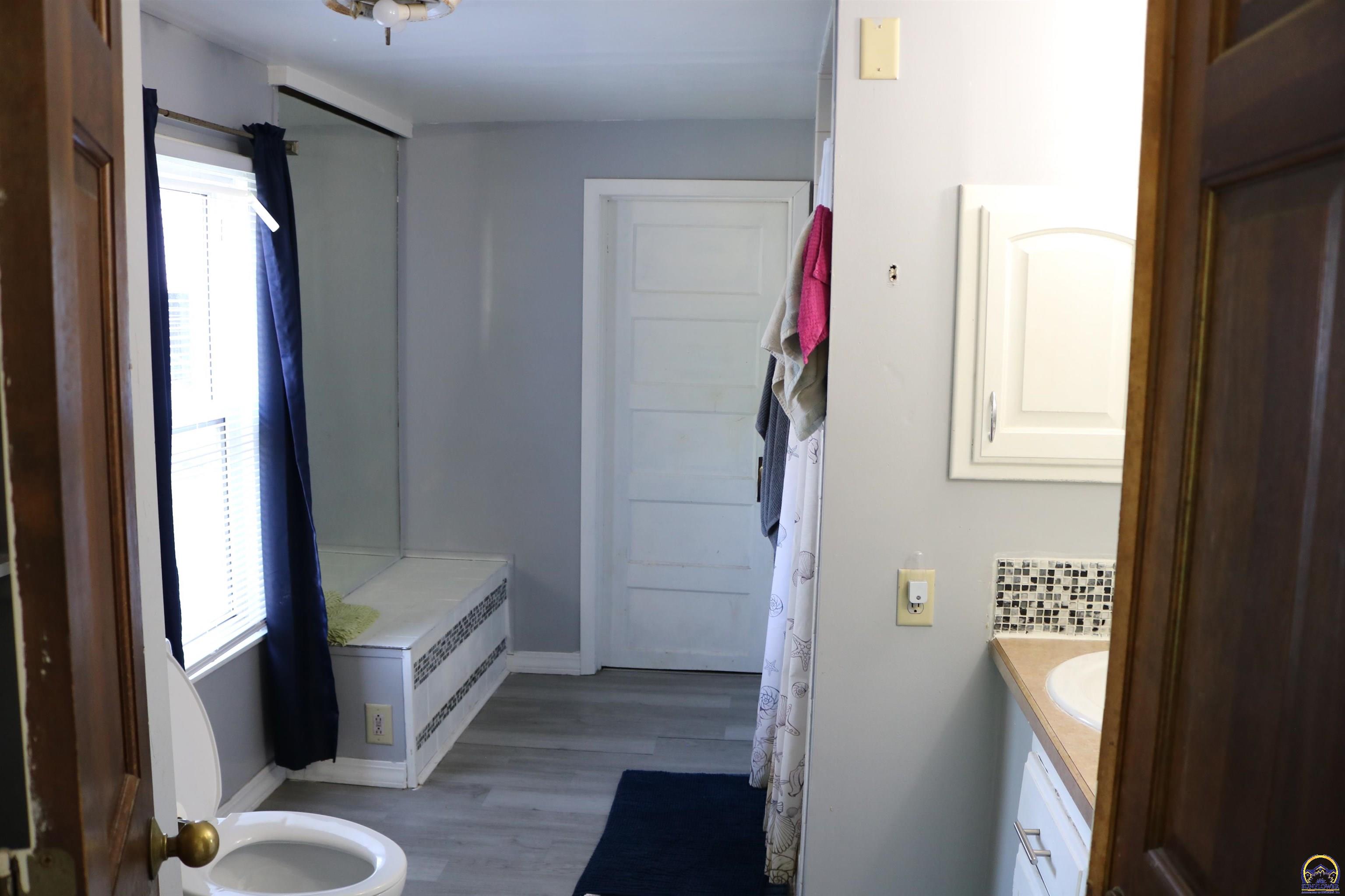 412 Northeast Chester Avenue Topeka, KS 66616 - Photo 32 of 41