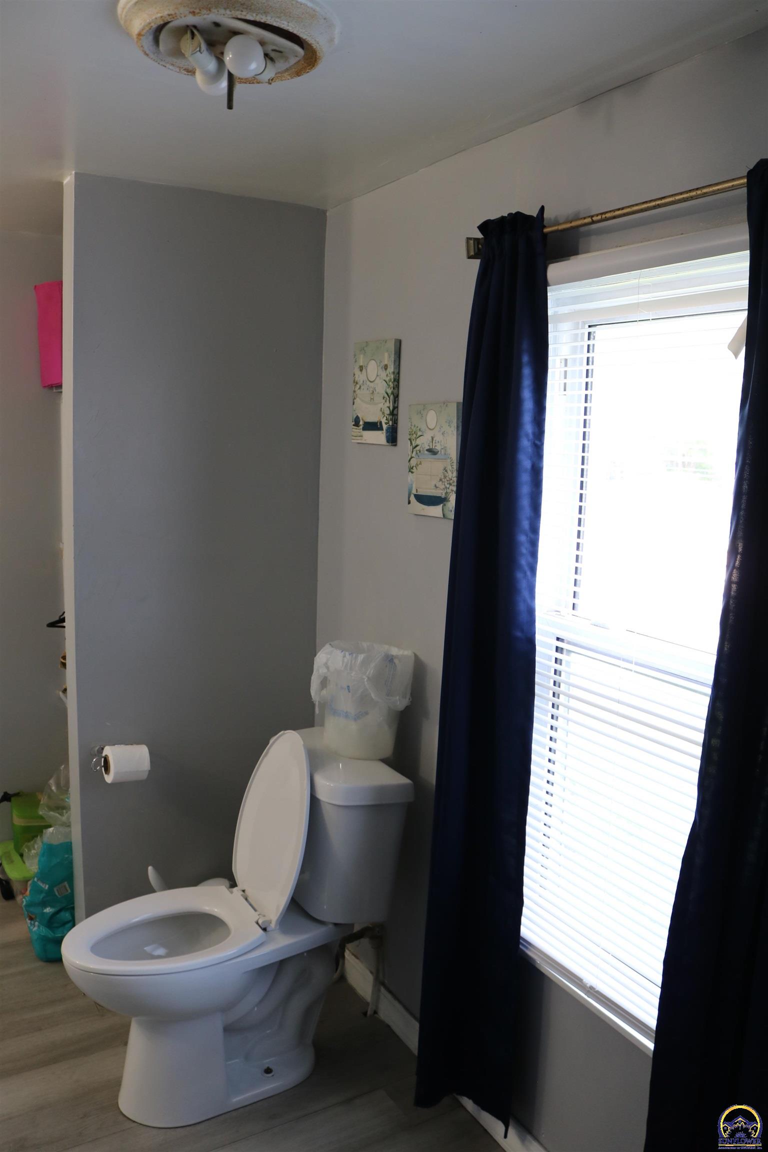412 Northeast Chester Avenue Topeka, KS 66616 - Photo 35 of 41