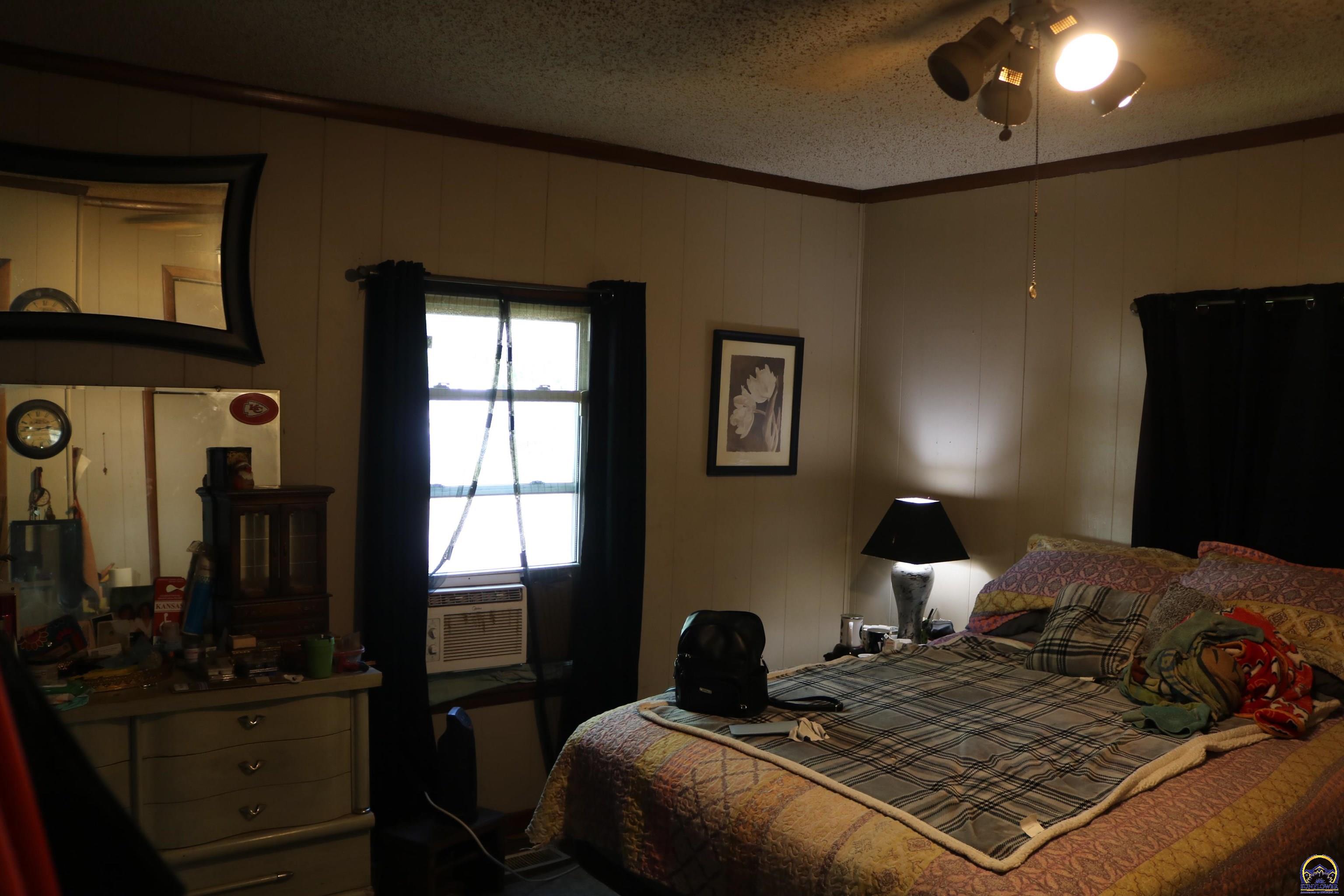 412 Northeast Chester Avenue Topeka, KS 66616 - Photo 39 of 41