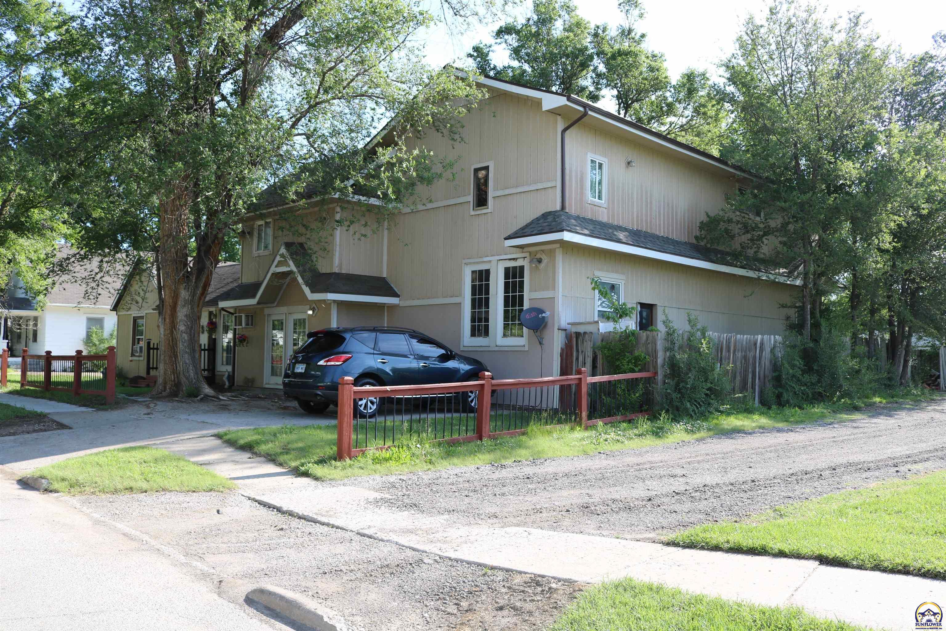 412 Northeast Chester Avenue Topeka, KS 66616 - Photo 5 of 41