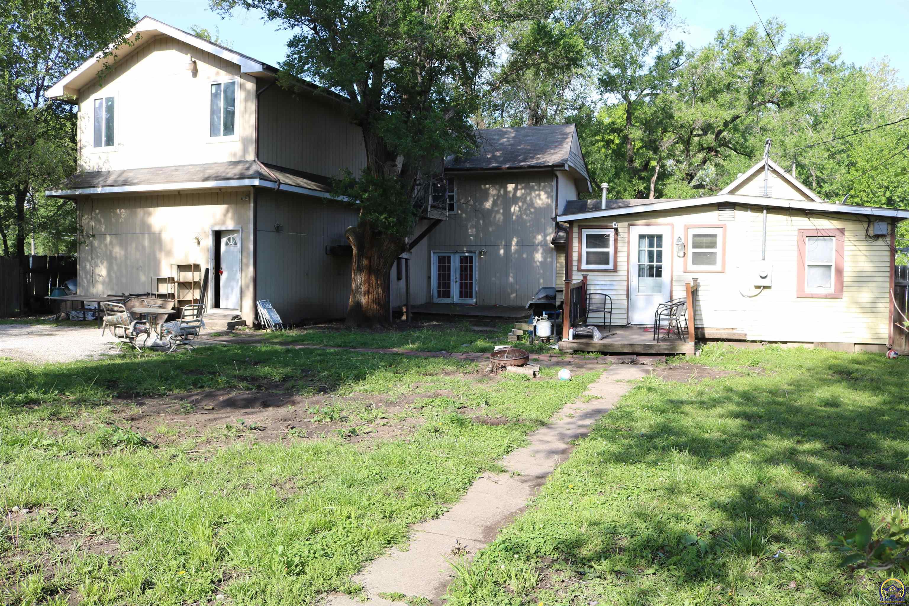 412 Northeast Chester Avenue Topeka, KS 66616 - Photo 6 of 41