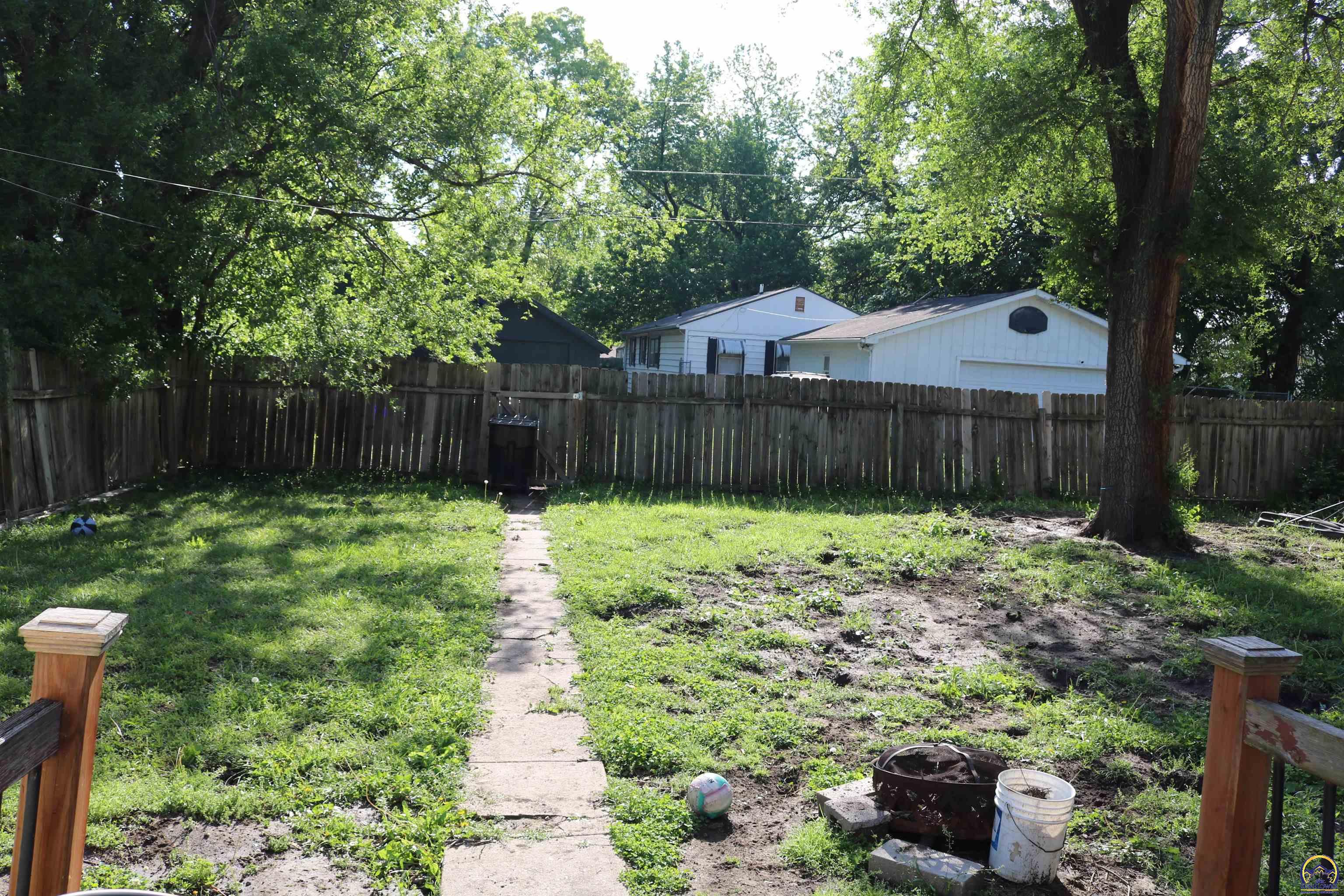 412 Northeast Chester Avenue Topeka, KS 66616 - Photo 9 of 41