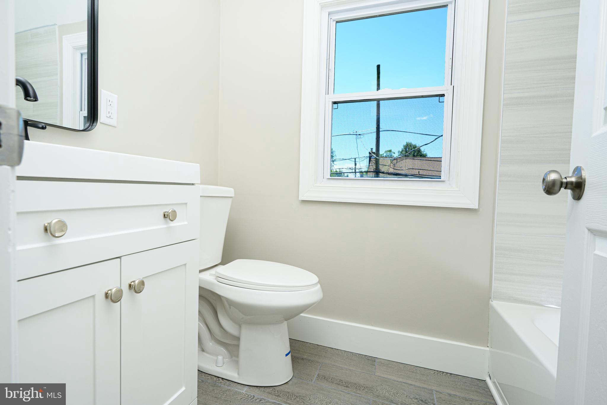 431 Holmes Road Morton, PA 19070 - Photo 32 of 35 Upstairs Full Bathroom