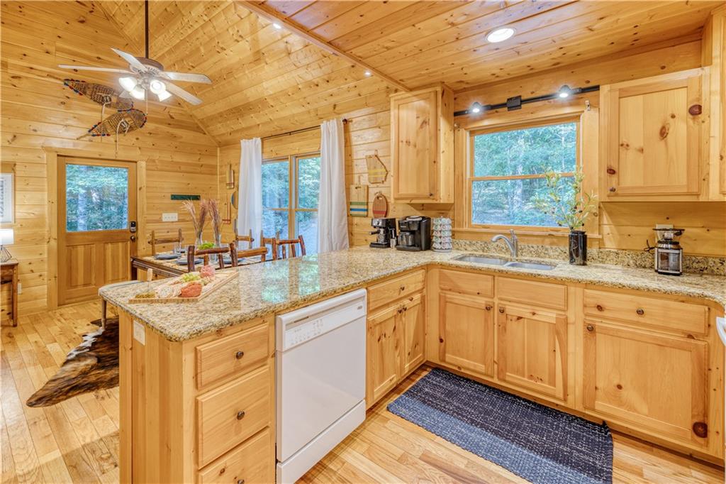 307 Bent Wood Lane Blue Ridge, GA 30513 - Photo 13 of 39