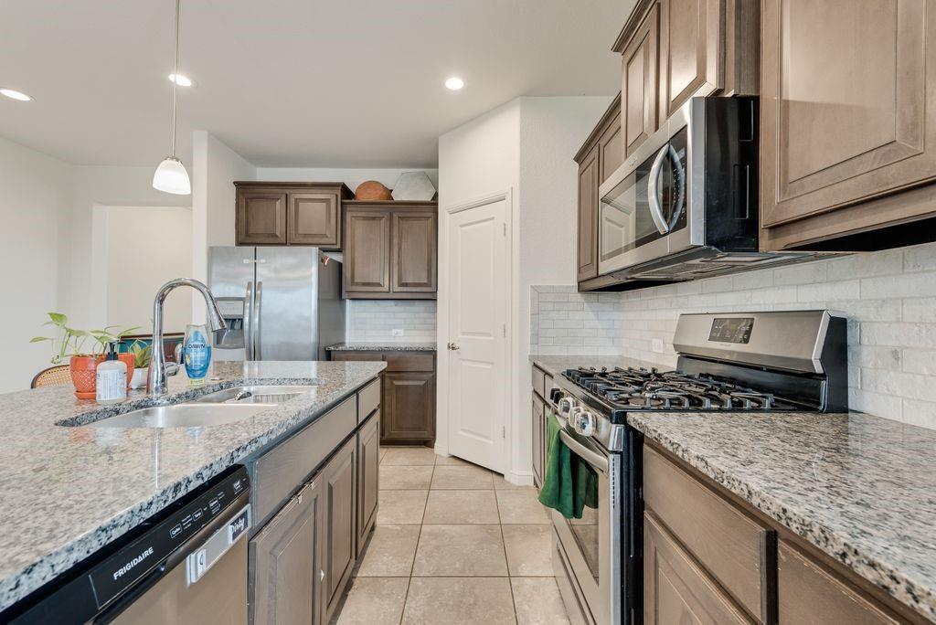 444 Windsail Lane Azle, TX 76020 - Photo 10 of 22