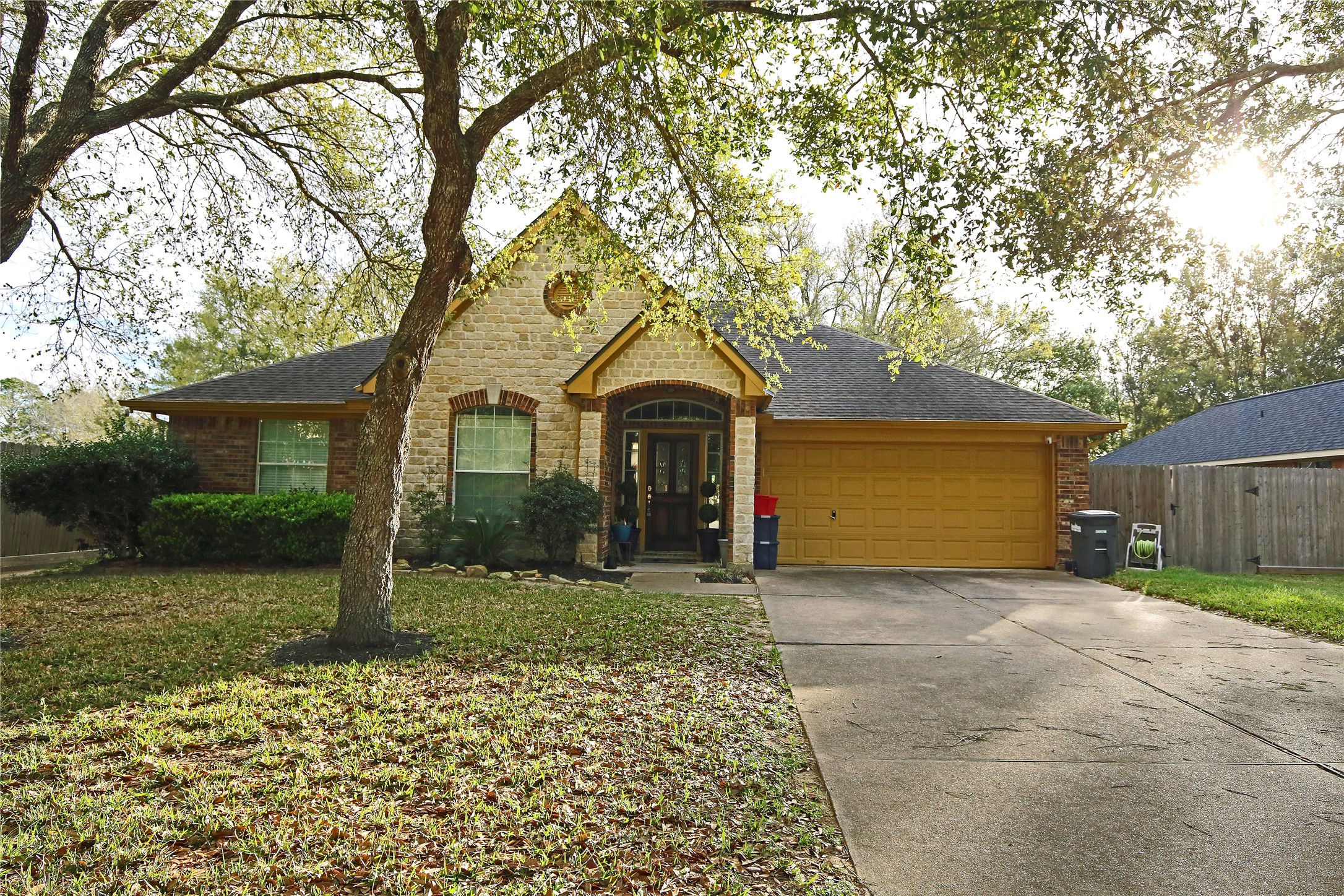 Welcome to 907 Riverside Dr. in Alvin Tx!