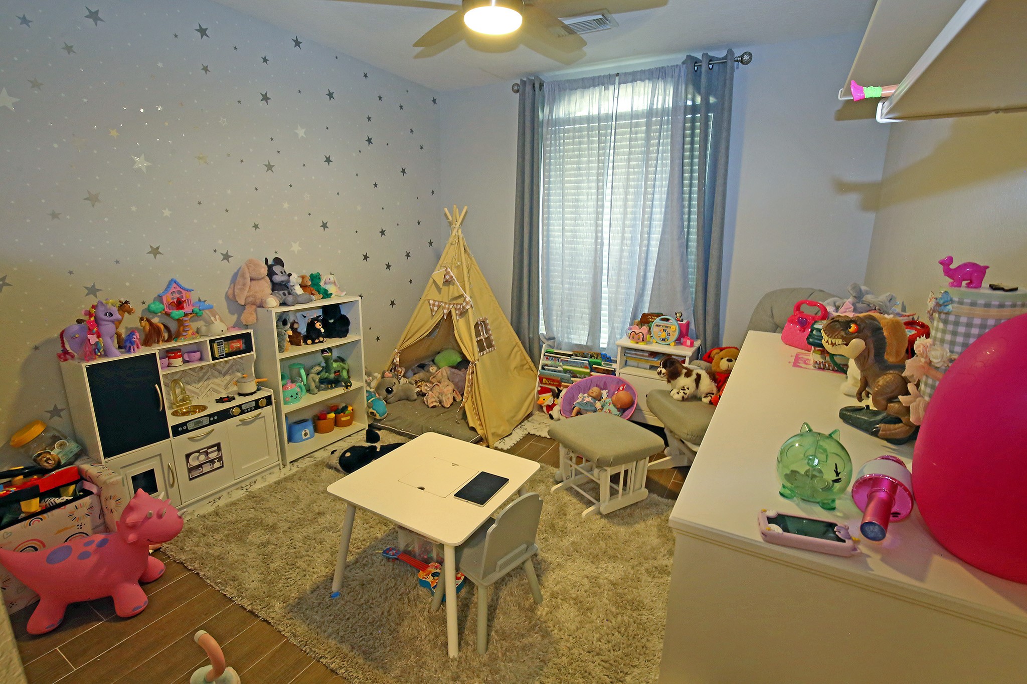 907 Riverside Drive Alvin, TX 77511 - Photo 21 of 31 Secondary Bedroom #2