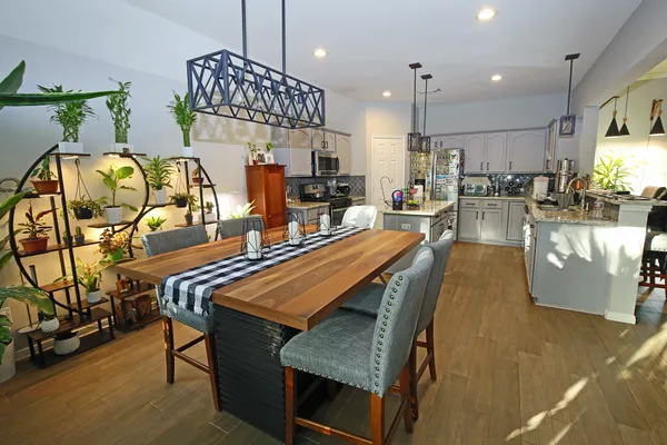 $310,000 | 907 Riverside Drive, Alvin, TX 77511
