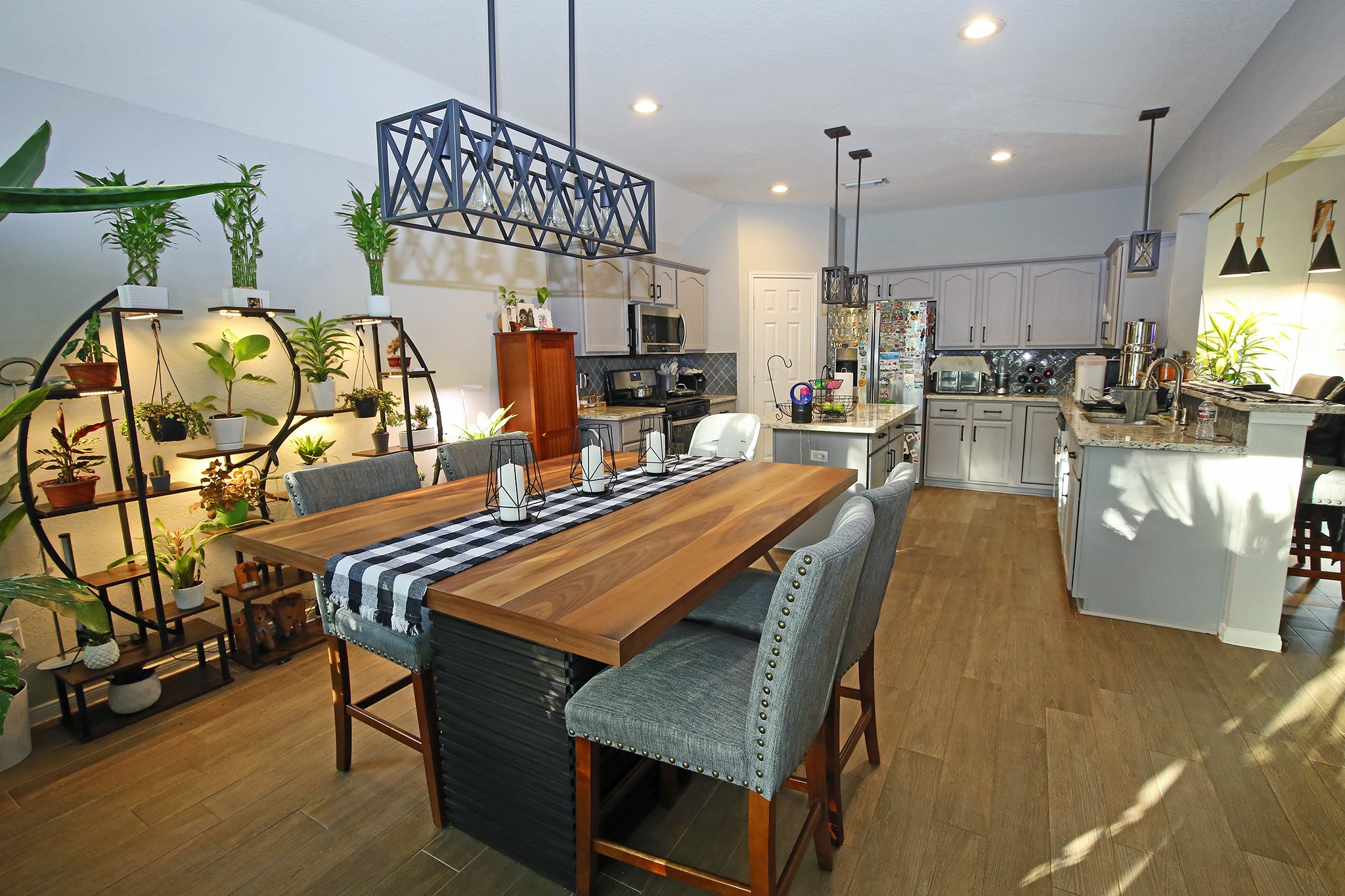 907 Riverside Drive Alvin, TX 77511 - Photo 4 of 31 Dining room with modern light fixtures and open concept!