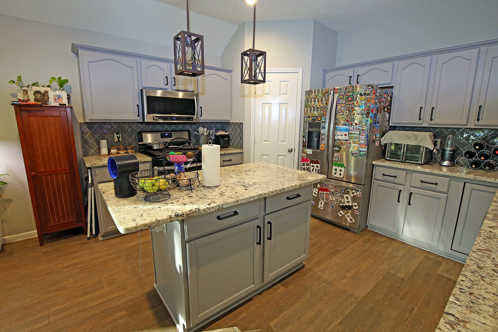 907 Riverside Drive Alvin, TX 77511 - Photo 7 of 31 Island without a cooktop for all your prepping for a good meal!