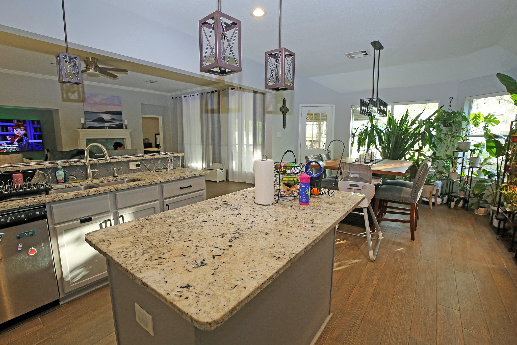 907 Riverside Drive Alvin, TX 77511 - Photo 8 of 31 Another shot of the kitchen and dining room that opens up to the living room!