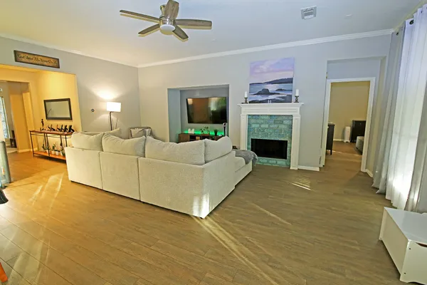 $310,000 | 907 Riverside Drive, Alvin, TX 77511