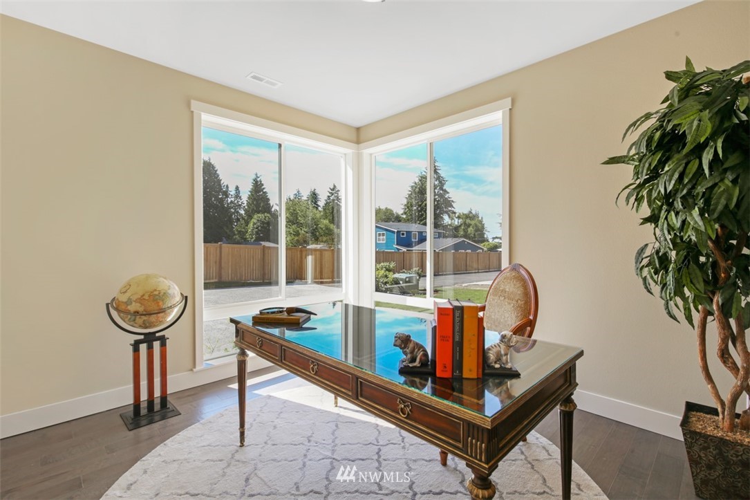 8638 184th Street Southwest Edmonds, WA 98026 - Photo 4 of 25 Gallery Image 4
