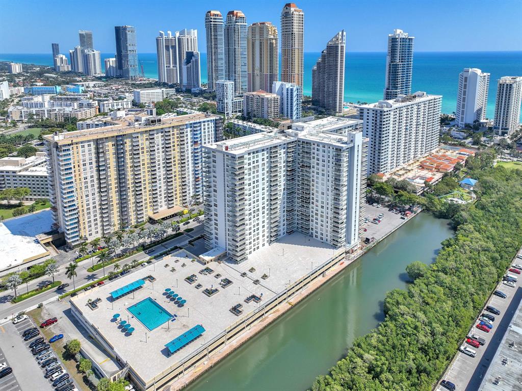 230 174th Street, Unit 901 Sunny Isles Beach, FL 33160 - Photo 2 of 38