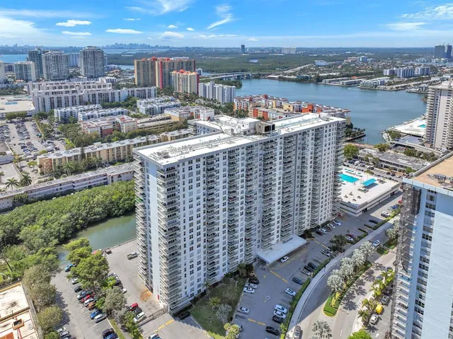 $2,450 | 230 174th Street, Unit 901, Sunny Isles Beach, FL 33160