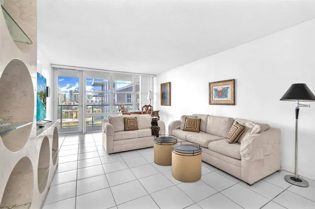 $2,450 | 230 174th Street, Unit 901, Sunny Isles Beach, FL 33160