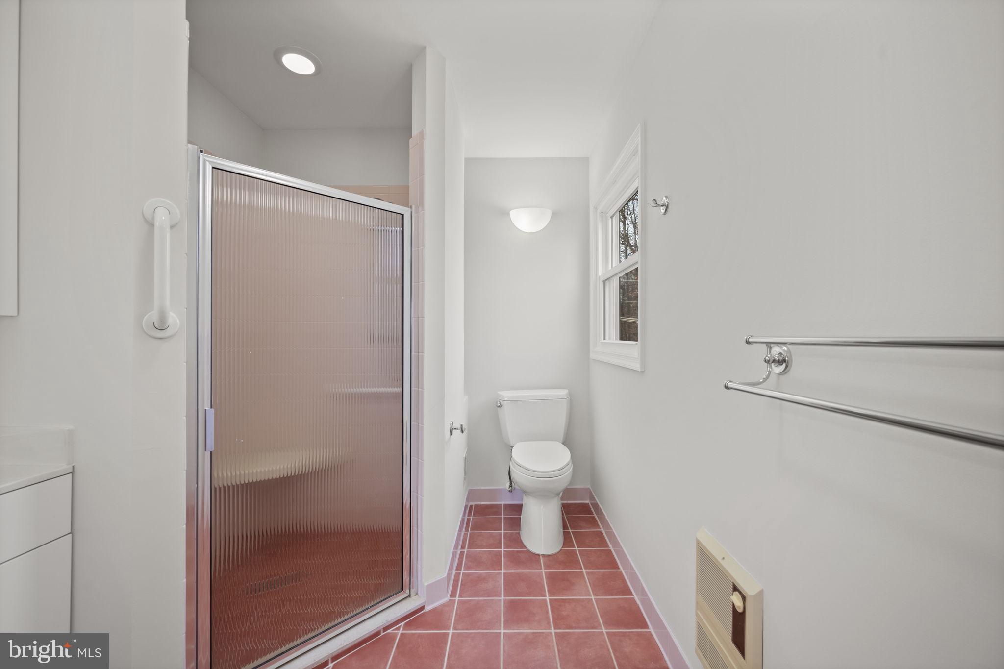 8604 Imperial Drive Laurel, MD 20708 - Photo 17 of 50 En Suite Primary bath