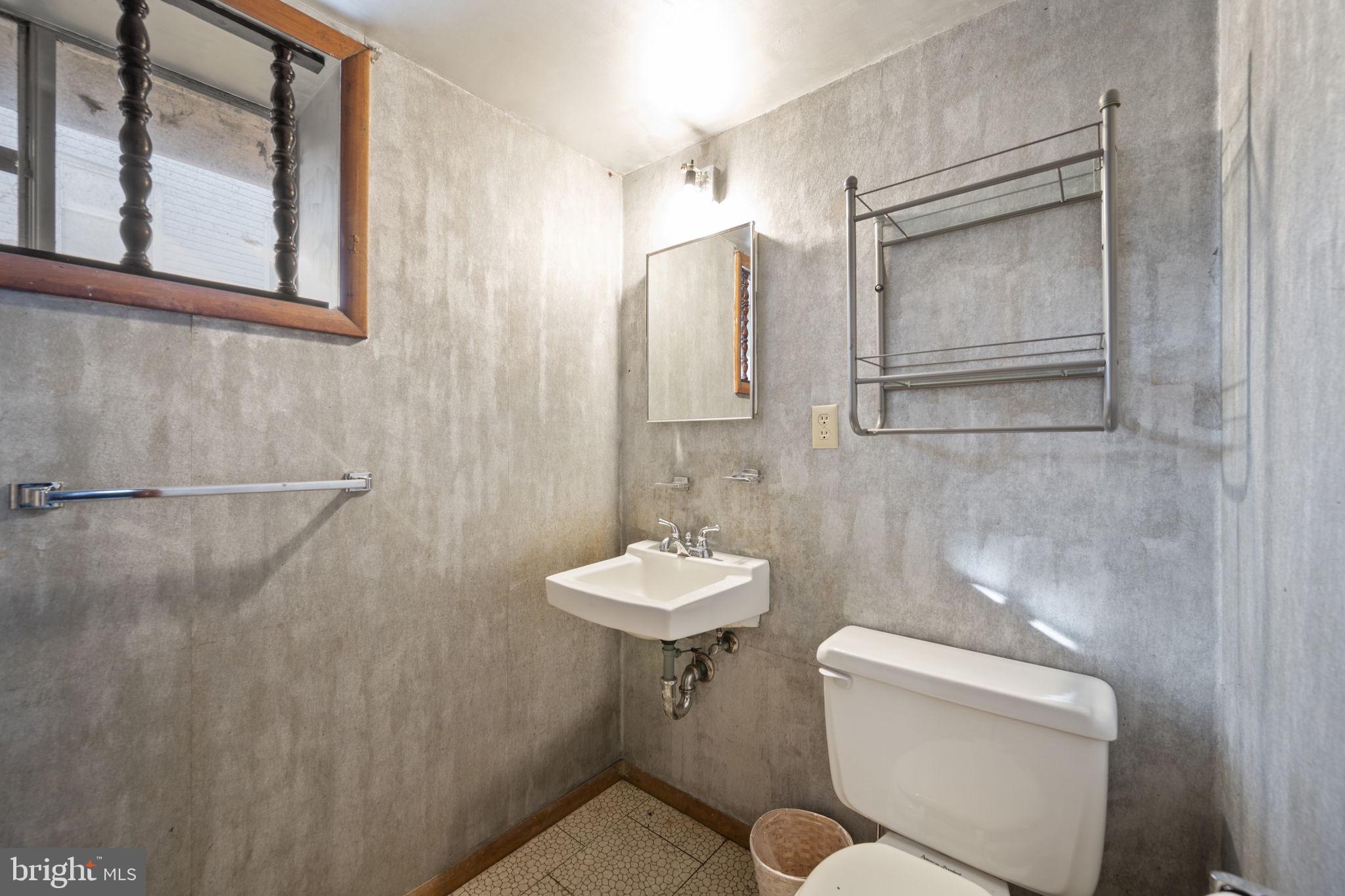 8604 Imperial Drive Laurel, MD 20708 - Photo 40 of 50 Bathroom 3