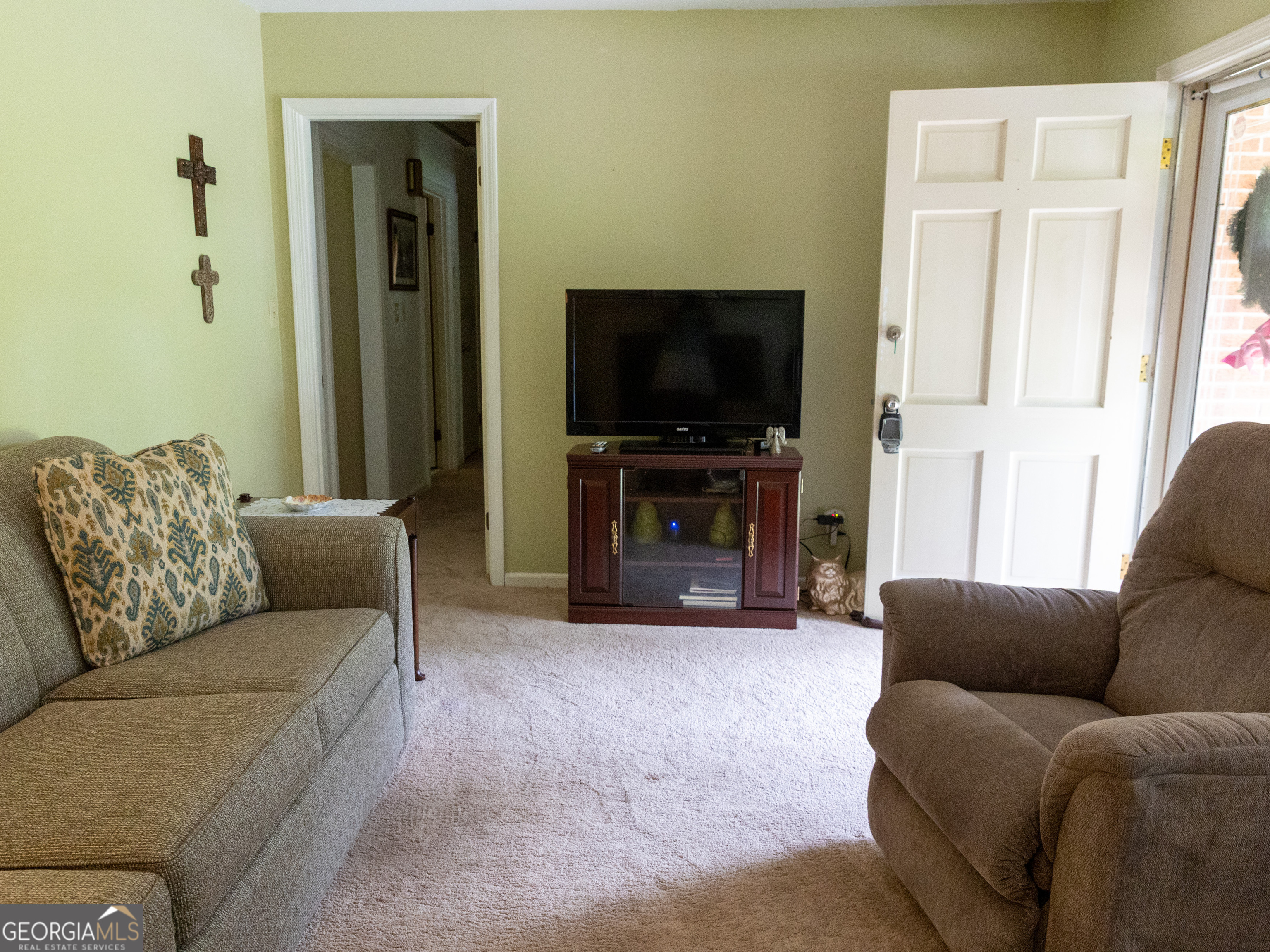 508 Ridgecrest Drive Elberton, GA 30635 - Photo 11 of 29 a living room with furniture and a flat screen tv