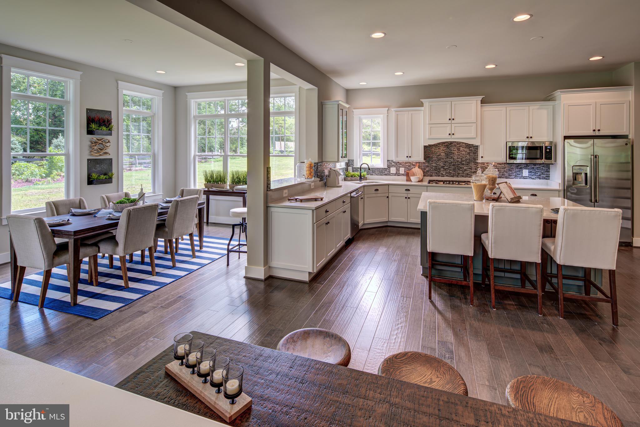 Spacious Kitchen w/ Morning Room(previous model)