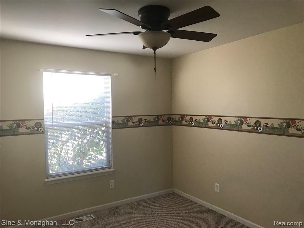 3978 Ravenswood Road Port Huron, MI 48060 - Photo 12 of 23 12.jpg