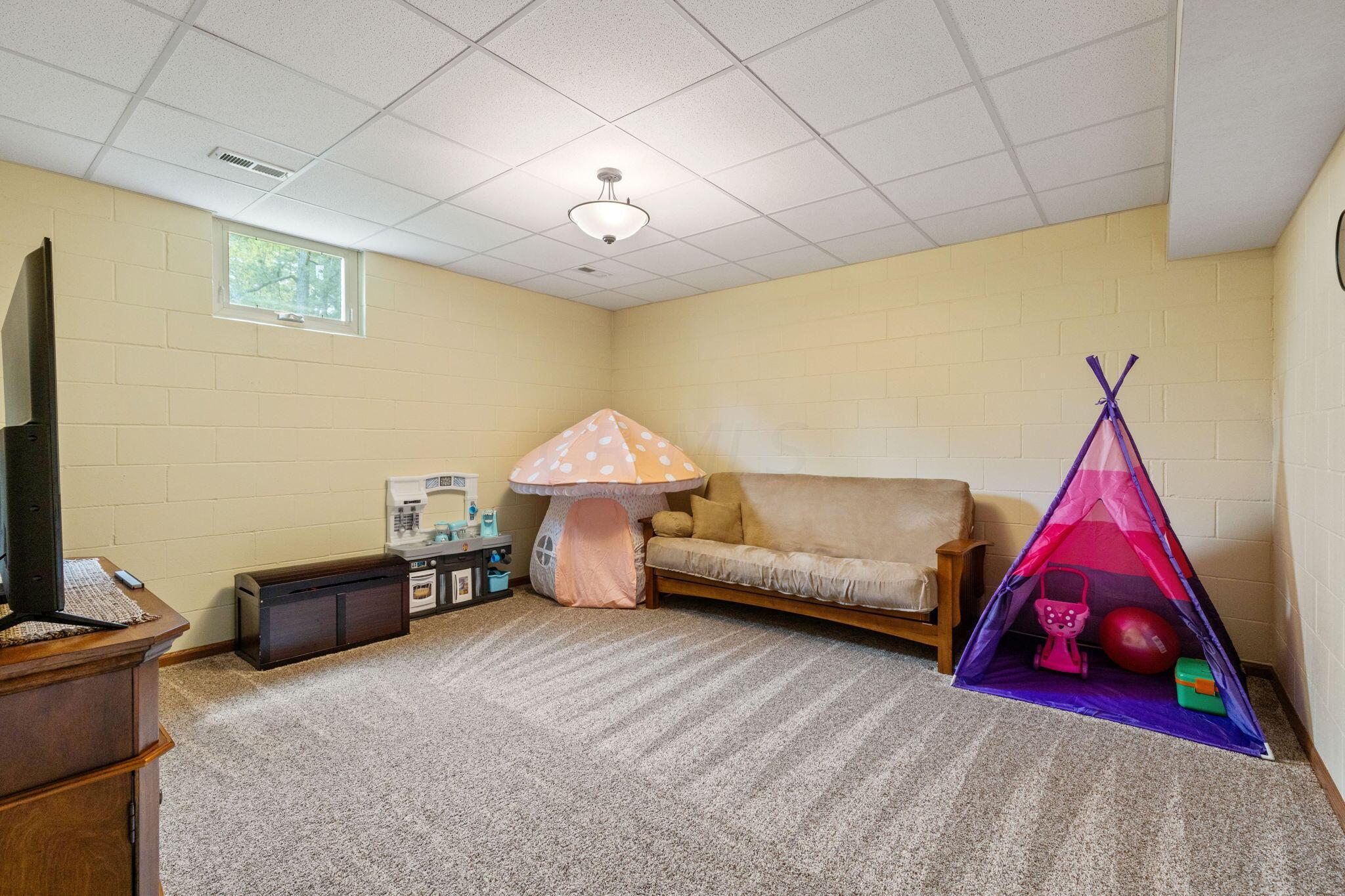 14810 Jack Run Road Rockbridge, OH 43149 - Photo 19 of 24 Family Room