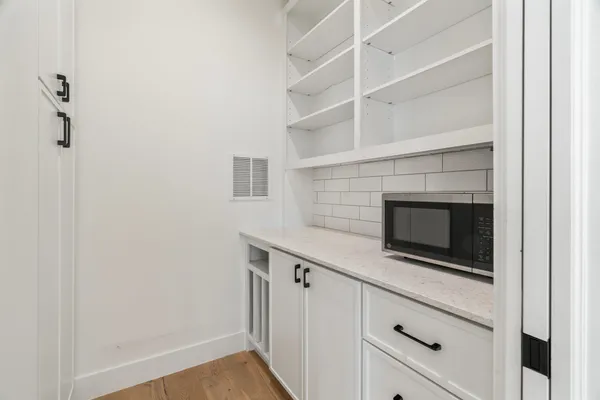 $3,250 | 3802 Commerce Street, Houston, TX 77003
