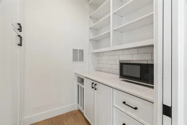 $3,250 | 3802 Commerce Street, Houston, TX 77003