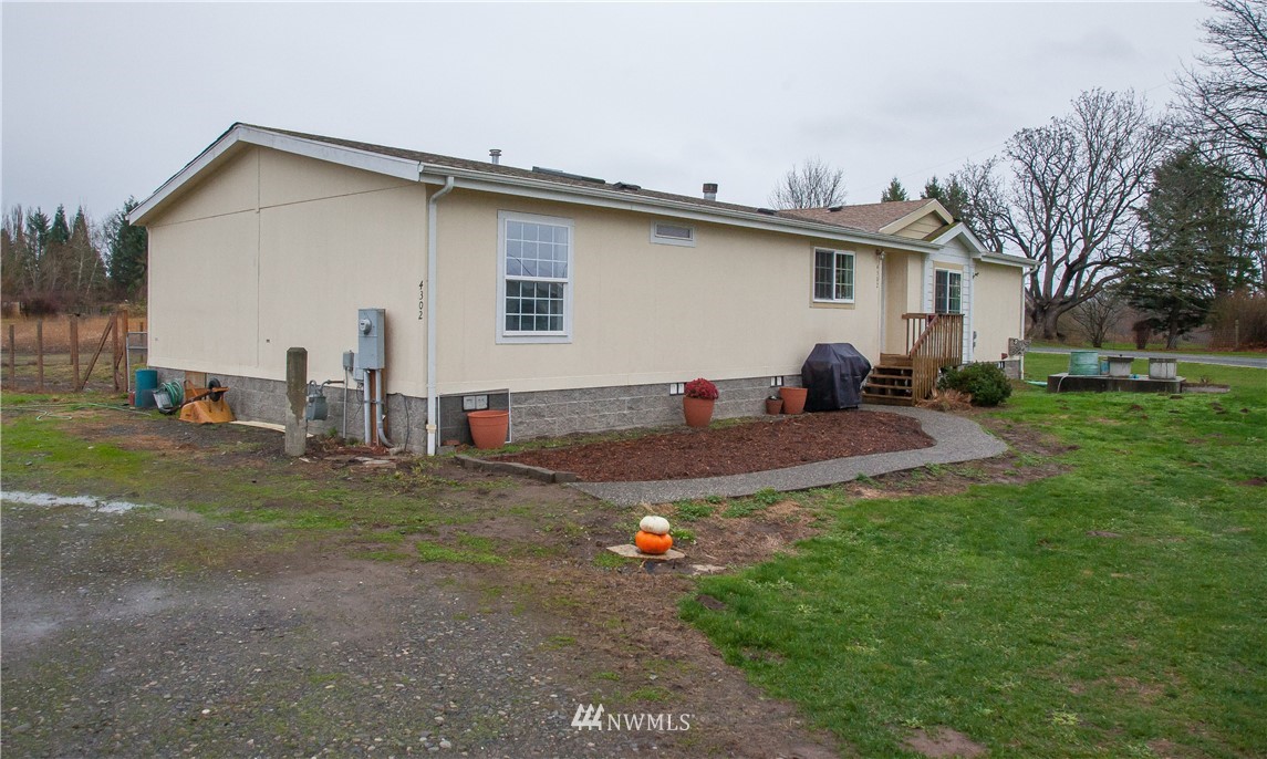 4302 Rural Avenue Bellingham, WA 98226 - Photo 2 of 23