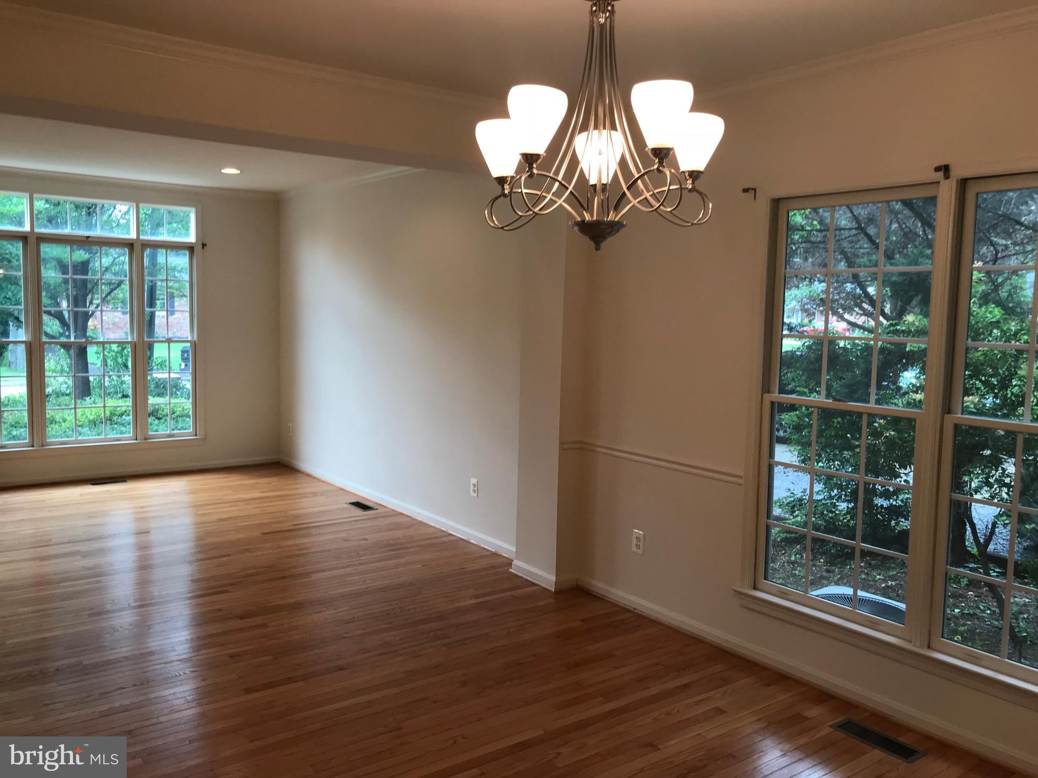 6029 Sumner Road Alexandria, VA 22310 - Photo 7 of 30 Dining Room/Living Room