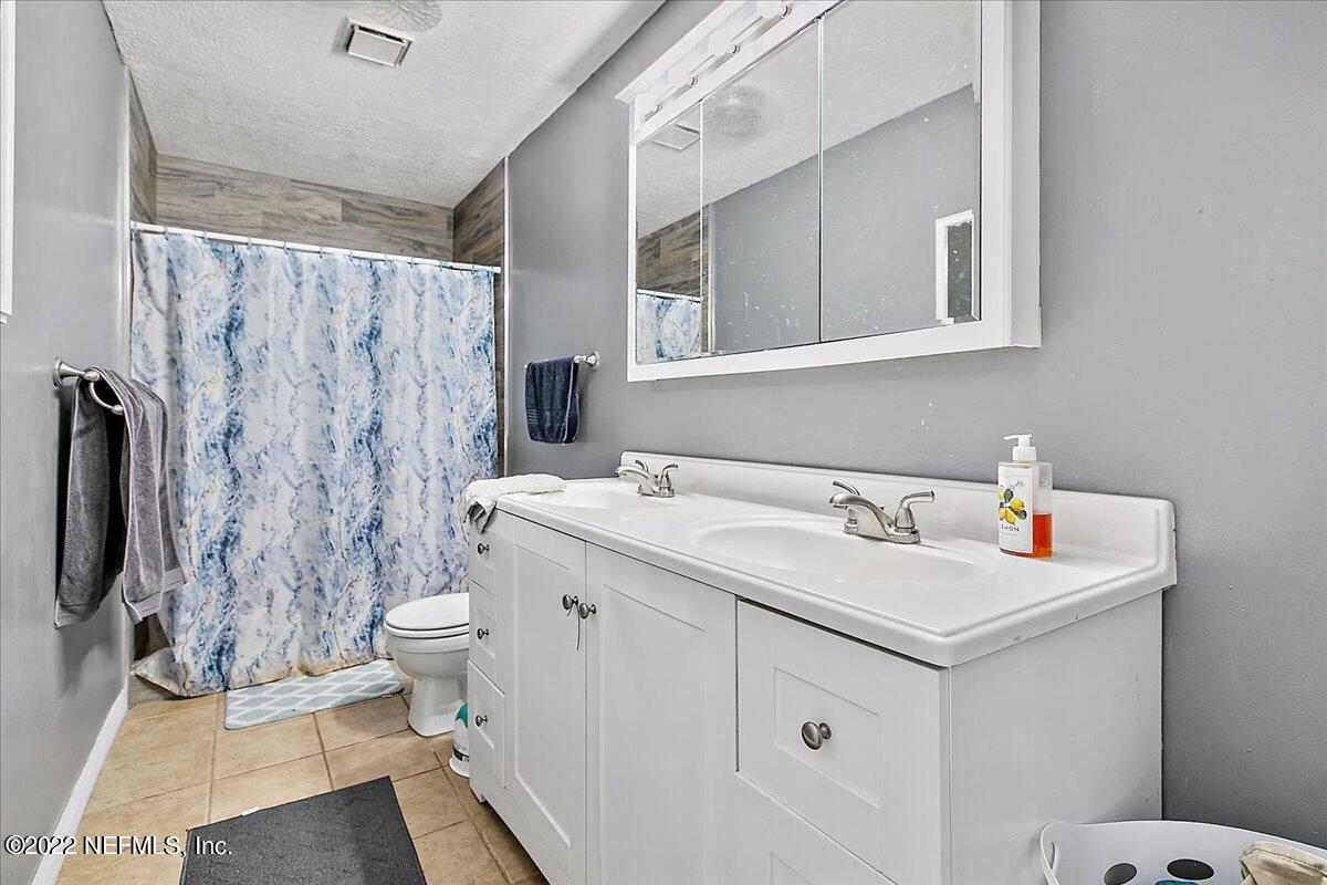 5857 J B Hines Road Macclenny, FL 32063 - Photo 11 of 20 11-Primary Bathroom