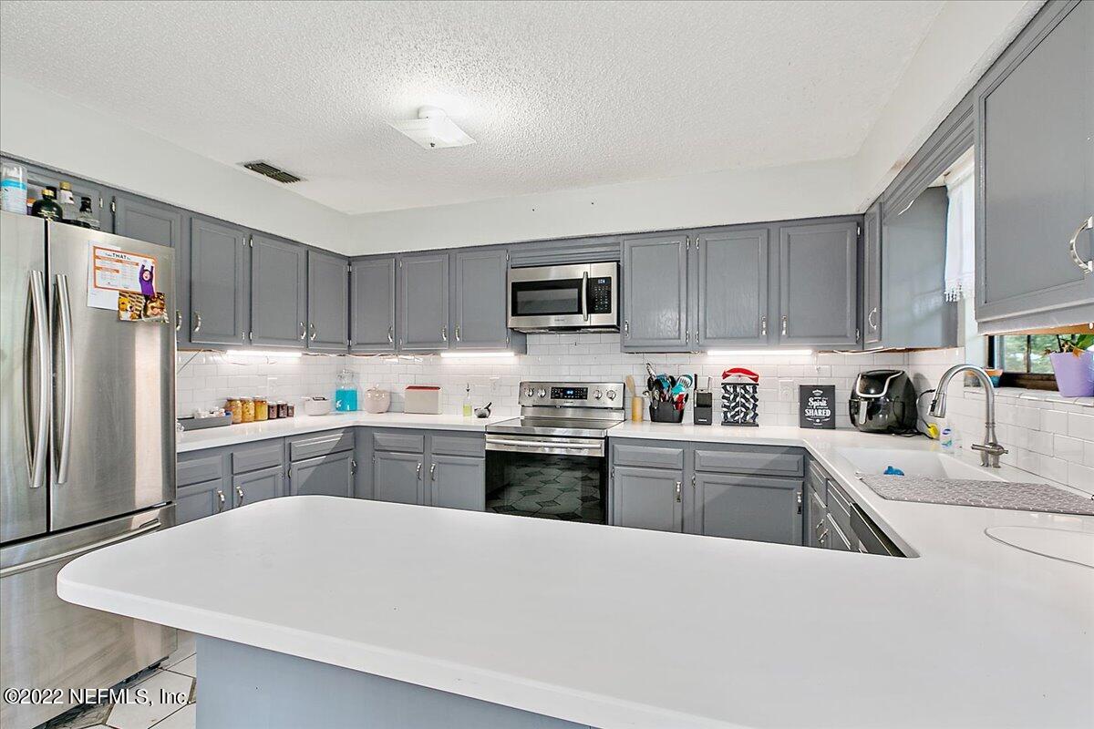 5857 J B Hines Road Macclenny, FL 32063 - Photo 7 of 20 07-Kitchen