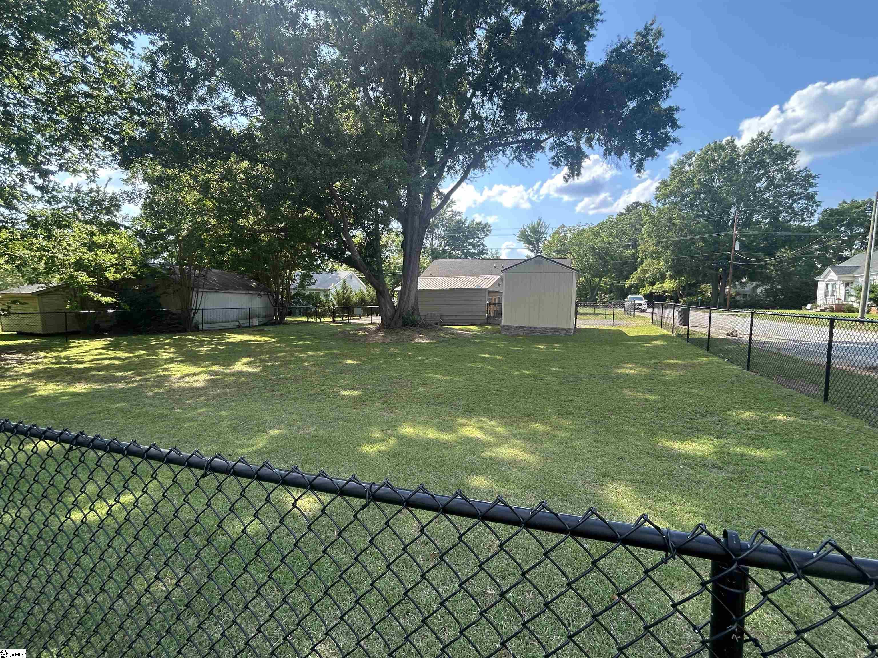 306 Shands Street Clinton, SC 29325 - Photo 7 of 41