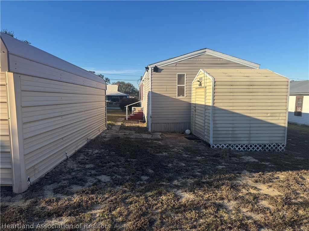 320 East 8th Street Frostproof, FL 33843 - Photo 4 of 17 a front view of a house with a yard